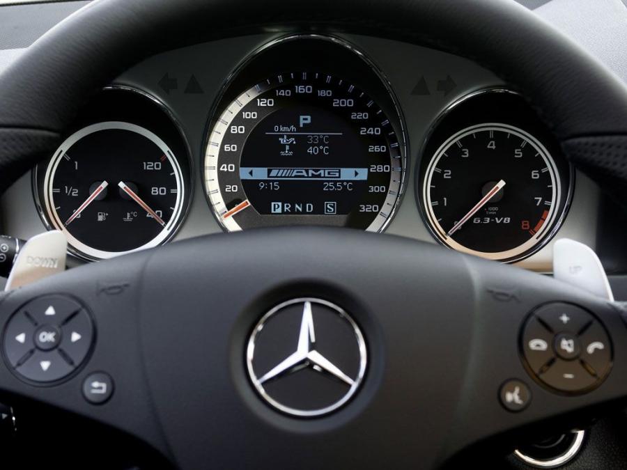  Mercedes-Benz C63 AMG 2008 года  (фото 3 из 26)